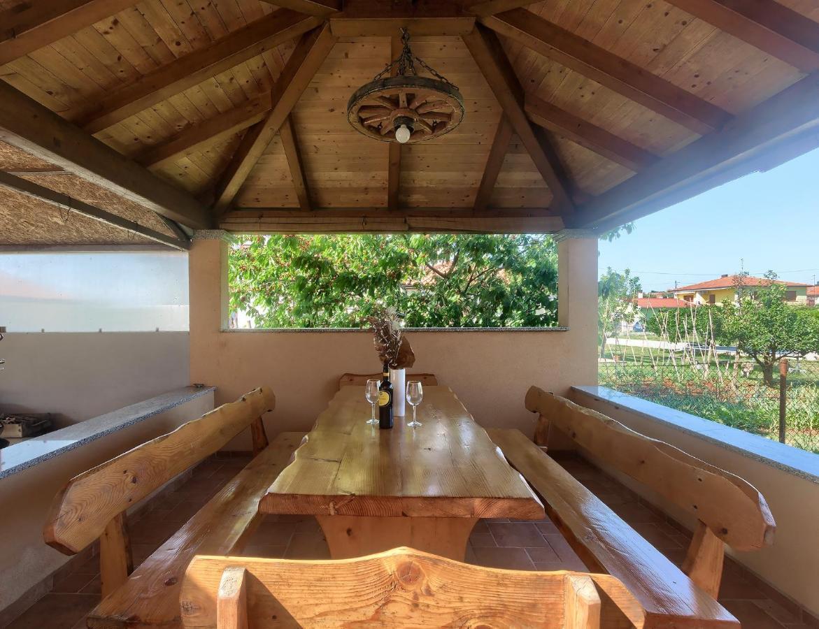 Apartments Ari And Bonnie - Cozy With Roof Terrace Пула Екстериор снимка