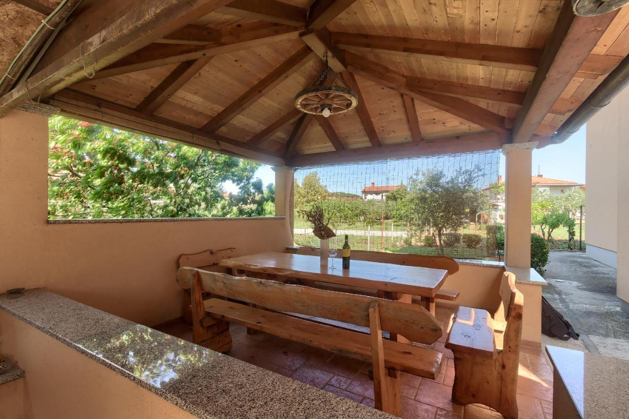 Apartments Ari And Bonnie - Cozy With Roof Terrace Пула Екстериор снимка