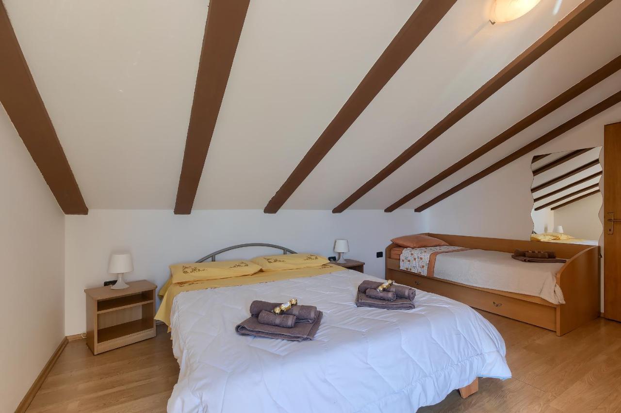 Apartments Ari And Bonnie - Cozy With Roof Terrace Пула Екстериор снимка