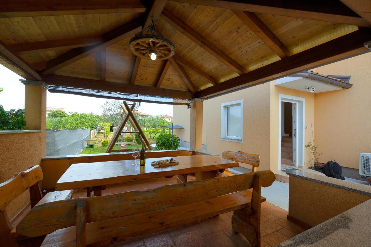 Apartments Ari And Bonnie - Cozy With Roof Terrace Пула Екстериор снимка
